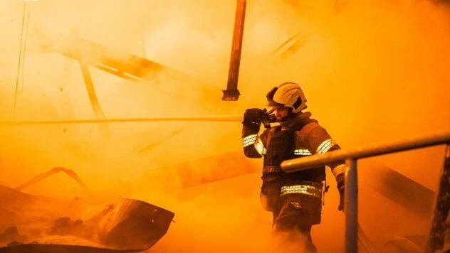 Біля пункту пропуску Ягодин горять АЗС та фури після ймовірного удару РФ